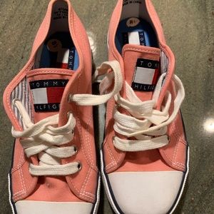 New Women’s Tommy Hilfiger Sneaker 8.5